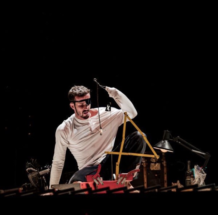 Théâtre d'objets - Cirque  : "BATEAU", par la Compagnie Les hommes sensibles